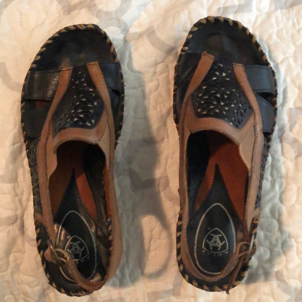 Ariat leather sandals women’s size 6 in good condition blue and tan